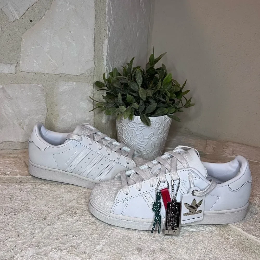 Adidas superstar originals off white low tops red and green stitching sz 5.5